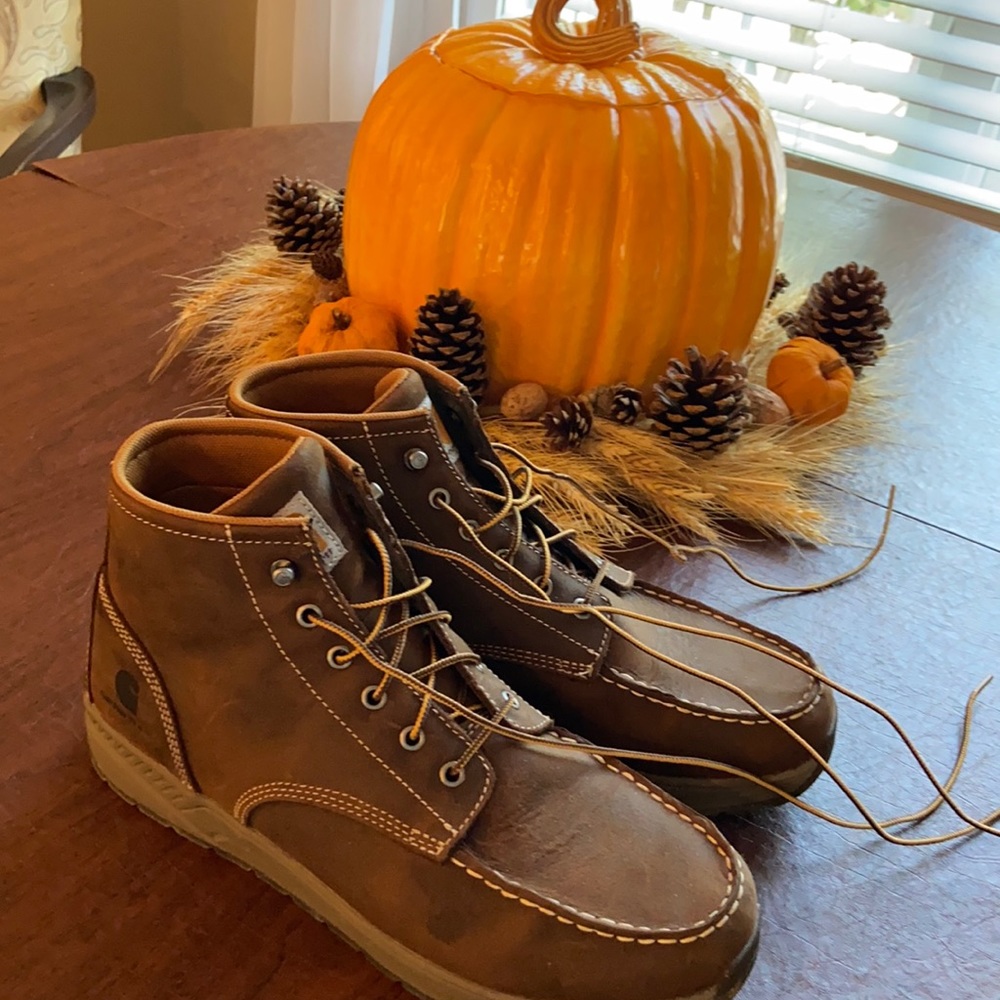 Carhartt men’s boots worn once.